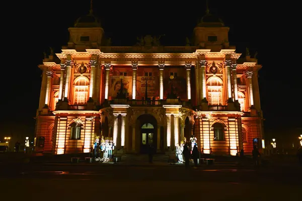 Geceleri Hırvat Ulusal Tiyatrosu