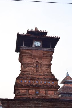 29 Şubat 2024. Kudus, Endonezya. KUDUS 'un tarihi kulesi beyaz beyaz saatli merkezi java hindistanı. Endonezya 'nın en eski camilerinden biri.