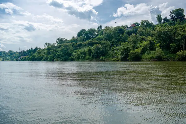 Waduk Jati Barang Havalimanı, Semarang Endonezya 'daki Göl Panoraması