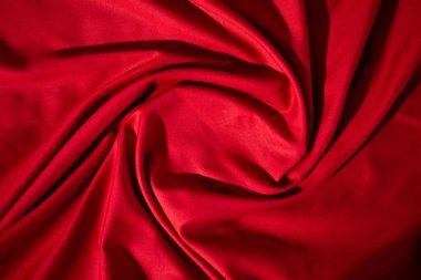 Kırmızı kumaş dalgalı buruşuk arkaplan dokusu kopyalama alanı ile.