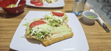 Flauas con tostadas mexicanas clipart