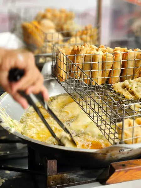 Gorengan ya da Fried Food, Endonezya 'da popüler bir atıştırmalık çeşididir.