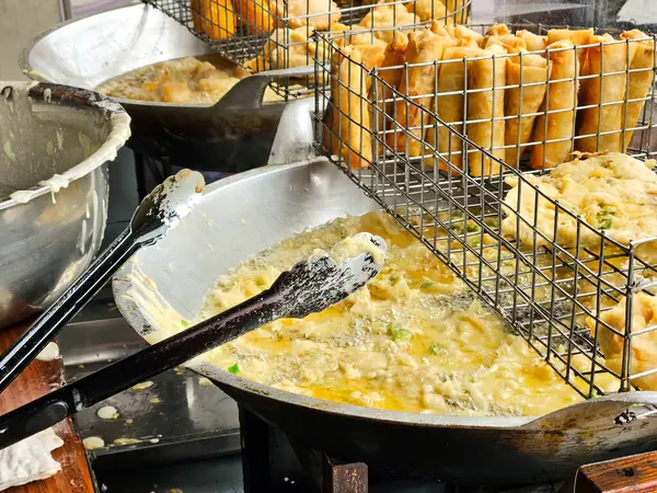 Gorengan ya da Fried Food Endonezya 'da popüler bir atıştırmalık çeşididir.