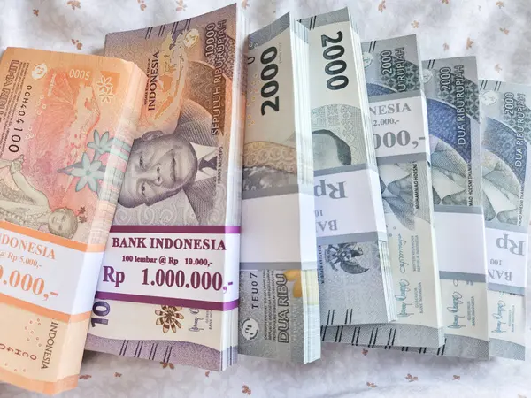 Rupiah (Rp), Endonezya 'nın resmi para birimidir.