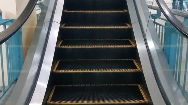 Escaleras Mecánicas Descienden Centro Comercial Primer Plano — Vídeo de stock
