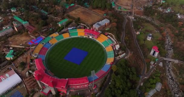 Inclinazione Verso Alto Rivela Dharamshala Cricket Stadium Sullo Sfondo Della — Video Stock