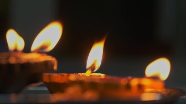 Diya Flammen Flackern Sanft Und Strahlen Warm Symbolisieren Hoffnung Spiritualität — Stockvideo