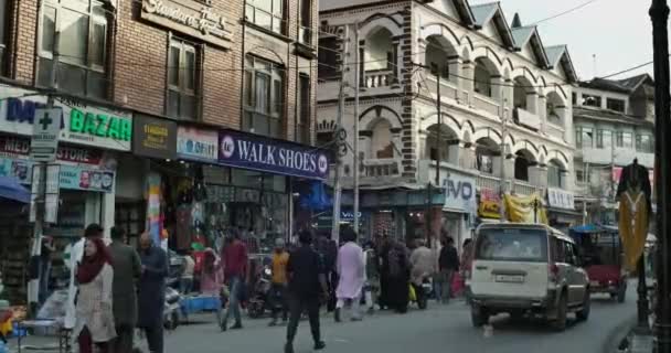 Gente Tráfico Vieja Arquitectura Mercado Lal Chowk Srinagar India Junio — Vídeos de Stock