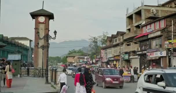 Busy Lal Chowk Srinagar Kashmir India Ancient Clock Tower Market — Stock Video