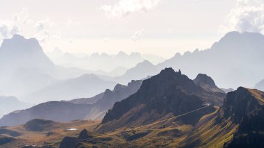 Dolomite dağlarının panoramik görüntüsü