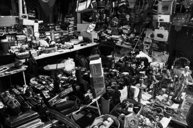 Piyasadaki analog ve dijital kameraların siyah beyaz fotoğrafı