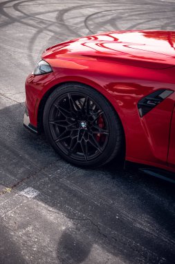 BMW Kırmızı M4 Spor Araba Güçlü Yarış Aracı