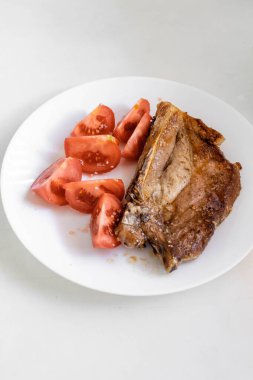 Kemikli domuz bifteği, aferin.