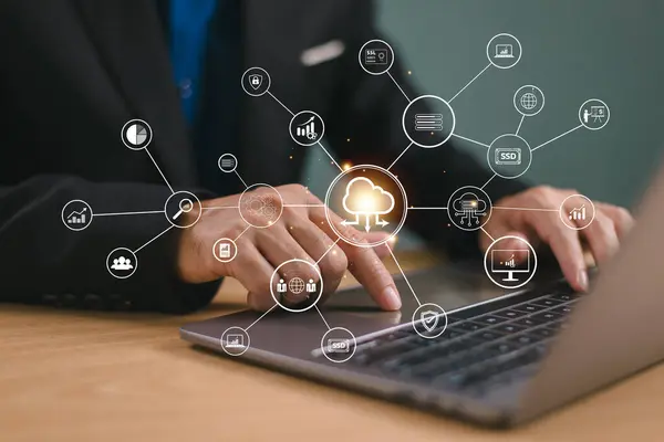 İş danışmanı performans analisti teknolojisi, dijital pazarlama. Veri analizi iş konsepti. İşadamı bilgisayar bilgisayarı kullanıyor, bulut ağı bağlantısı. Finansal bankacılık teknolojisi, büyük veriler 
