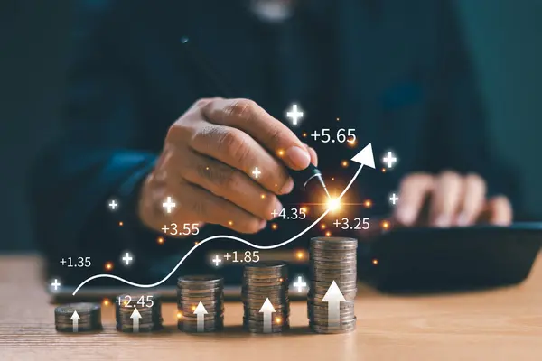 Bankanın faiz oranı, finansal kar payı kavramı. Ticareti kurtarmayı hesaplayan işadamı, para yatırımı, veri deposu, vergi grafiği iadesi, emeklilik tazminatı, iş piyasası