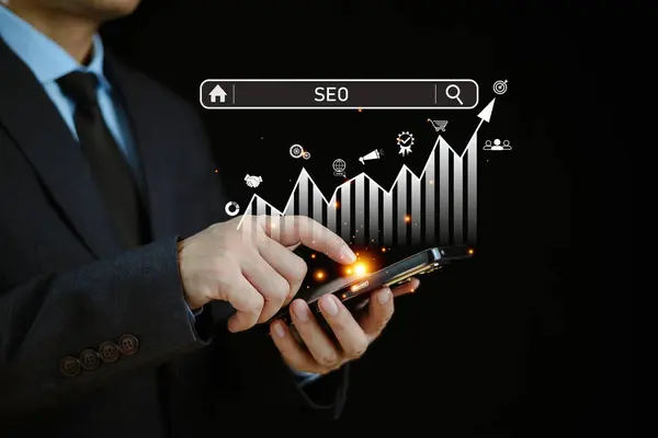 SEO, Arama motoru optimizasyon konsepti. İş adamı Ai asistanı ile arama, sanal ekranda arama işi, arama motoru optimizasyonu. Dijital pazarlama için Yapay Zeka veri teknolojisi 