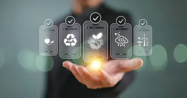 Yeşil enerji sürdürülebilirlik kavramı. ESG, sürdürülebilir çevre toplumu ve yönetim. Simgesi olan kişi yeşil enerjiyi temsil ediyor, modern çevre dostu teknoloji. Karbon ayak izi hedefi, net sıfır