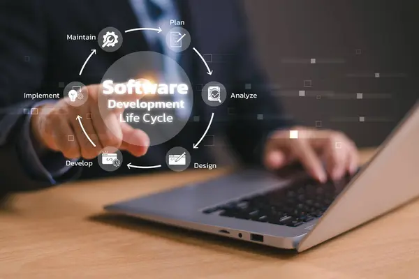 DevOps yazılım geliştirme ve bilişim işletim konsepti. İşletme yazılım mühendisi metodoloji süreci. Çevik Metodoloji Projesi, dev operasyon ikonu. İşadamı bilgisayar geliştirme programı teknolojisi kullanıyor