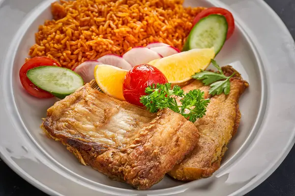 Close Dish Fried Fish Rice Vegetables — Stock Photo, Image