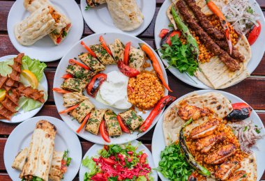 Et yemekleri, hamur işleri ve Türk mezeleri