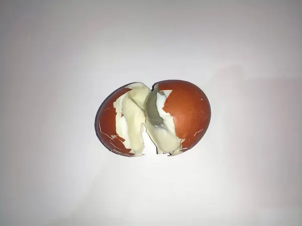 Haşlanmış tavuk yumurtası çok lezzetli ve lezzetli bir yemektir.