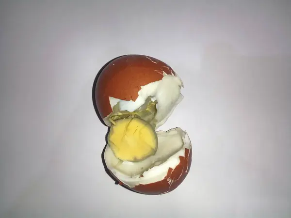 Haşlanmış tavuk yumurtası çok lezzetli ve lezzetli bir yemektir.