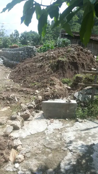 toprak durumu bir heyelan sonrasında (doğal afet)