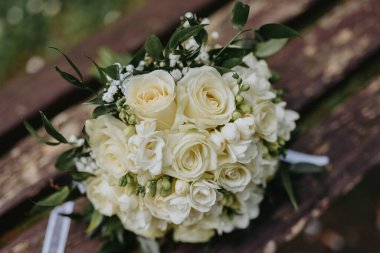 Alyans bouquet üzerinde