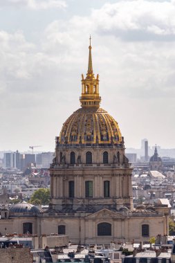 Les Invalides 'in Kubbe Kilisesi ve Napolyon' un Paris mezarı.
