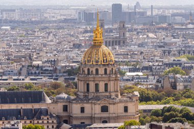 Les Invalides 'in Kubbe Kilisesi ve Napolyon' un Paris mezarı.