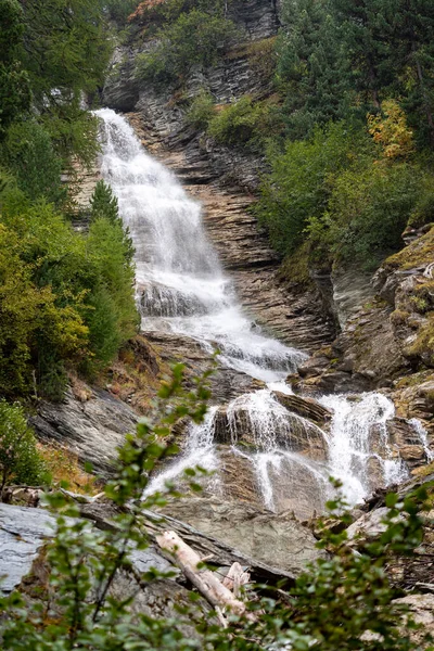 Sanfter Wasserfall Den Schweizer Alpen — Stockfoto