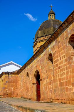 Barichara, Santa and 'daki katedralin yan girişi.