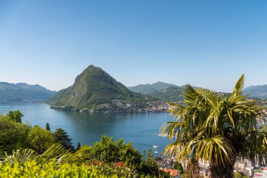 İsviçre 'deki Lugano gölünün panoramik görüntüsü