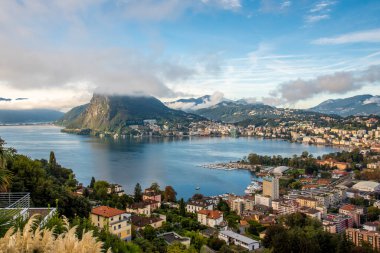 Lugano ve Dağ Gölü manzarası. San Salvatore.
