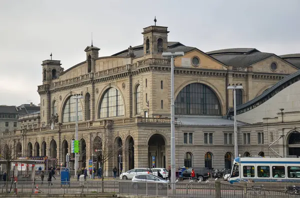  Zürih İsviçre 'deki ana tren istasyonu.