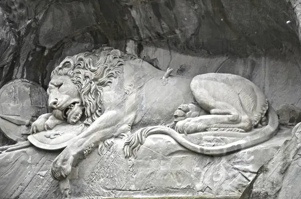 Leeuwenbeeld Met Pijlen Luzern Zwitserland — Stockfoto
