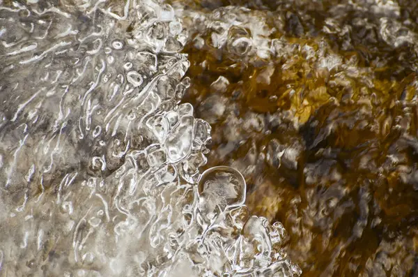 Kışın Bir Dereye Yakın Buz — Stok fotoğraf