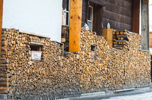 Hromada Dřeva Fasáda Domu Švýcarsko — Stock fotografie