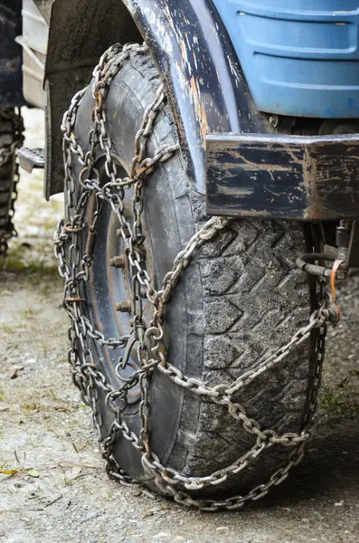 Truck Wheel Strong Chains Traction — Stock Photo, Image