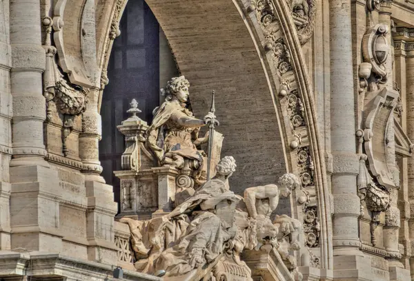 Gerechtigkeitsstatue Vor Den Toren Des Römischen Justizpalastes — Stockfoto