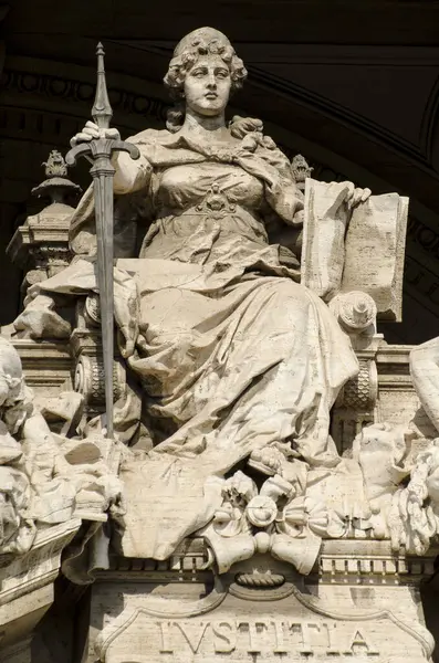 Estátua Justiça Portas Palácio Romano Justiça — Fotografia de Stock