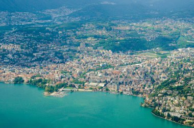 İsviçre 'deki Lugano şehrinin havadan görünüşü