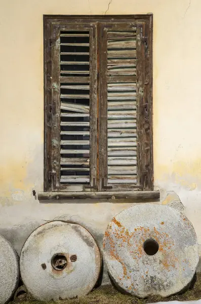 Old Window Shutters Old Stone Mills — Stock Photo, Image