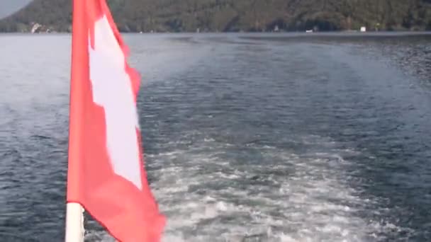 Ondulações Deixadas Por Barco Lago Lugano Com Bandeira Suíça Acenando — Vídeo de Stock