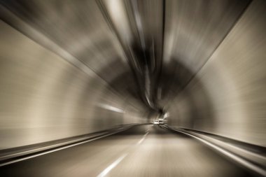 İtalya 'nın Toskana bölgesinde hareket tüneli