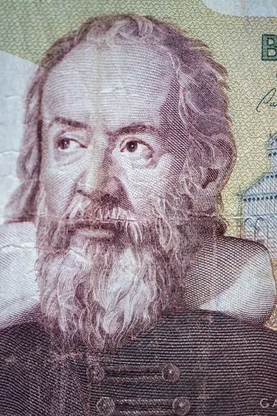 Galileo Galilei eski bir İtalyan lira banknotunun üzerine basmış.