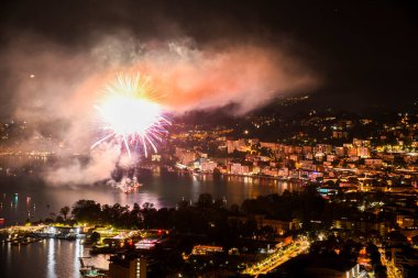 Lugano gölünde havai fişekler