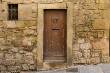 Katalonya 'nın ortaçağ katalan kasabası Solsona' daki eski kapı, İspanya