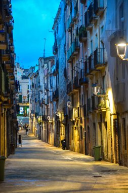 İspanya 'nın Tarragona şehrinde eski bir cadde.
