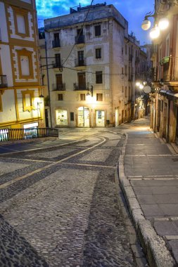İspanya 'nın Tarragona şehrinde eski bir cadde.